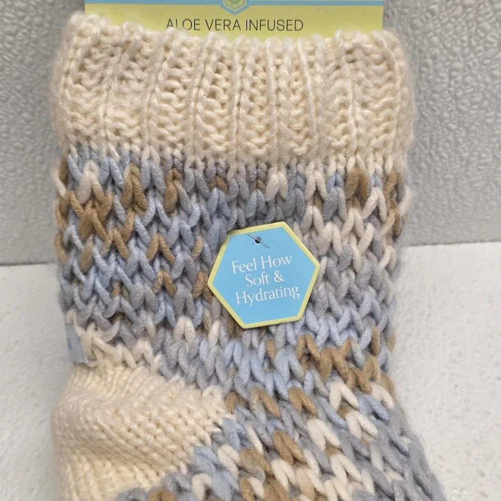 Bliss Spa Lounge Socks Womens 5-10 Blue Aloe Infused Sherpa Lined Slipper Socks